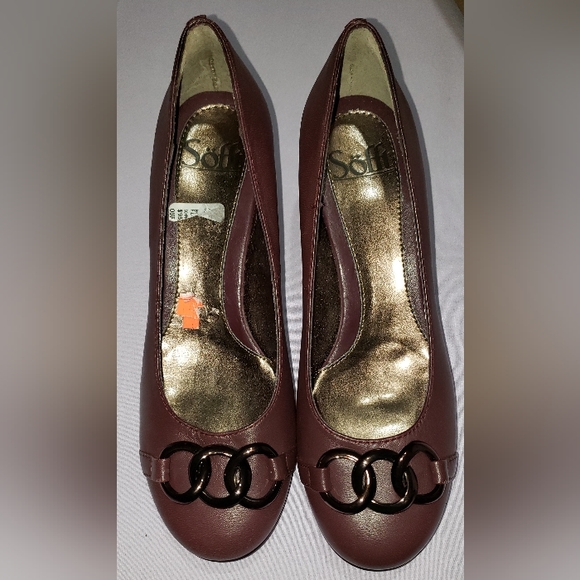 Brown sofft with chain detail new ladies shoe - Picture 5 of 9